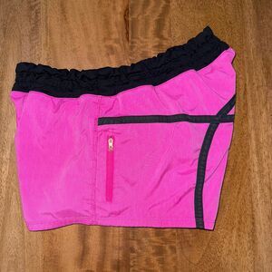 Lululemon Run: Tracker Short II
Paris Pink / Black Sz 6